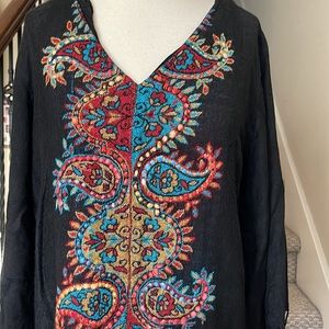 Avani Del amour OS (fits like a medium) embroidered long sleeve tunic